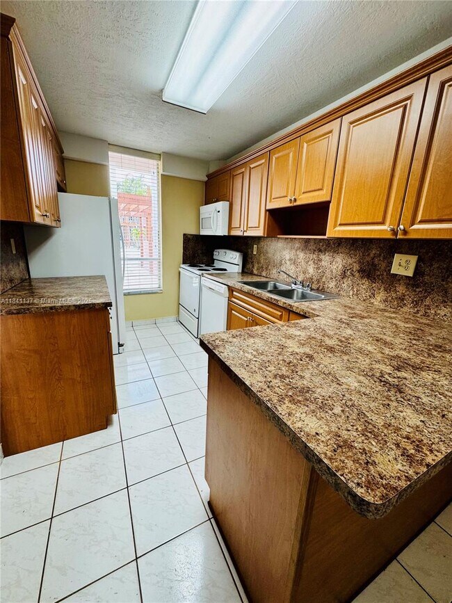 Building Photo - 6312 SW 139th Ct