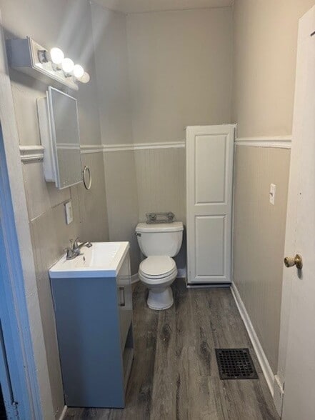 Building Photo - Westside Two Bedroom