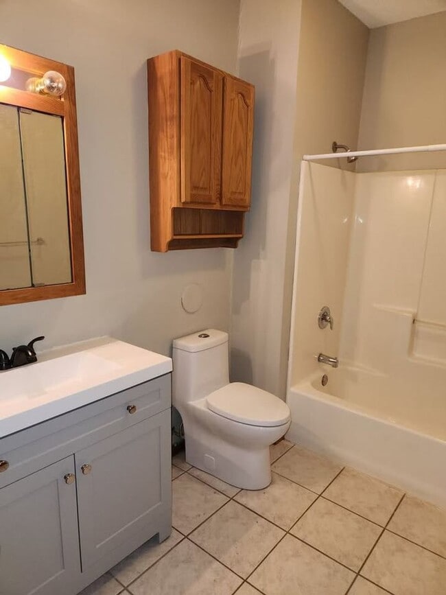 Building Photo - 825-827 Gohres St