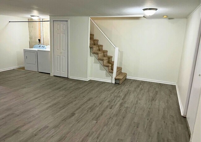 Building Photo - 102 Caernarvon Ct