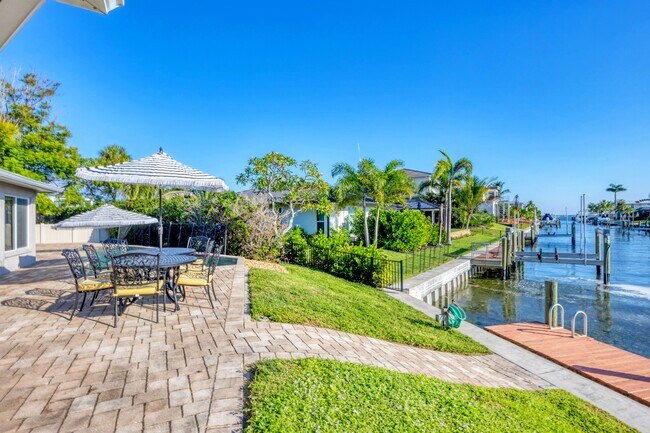 Building Photo - 1155 Bogey Ln