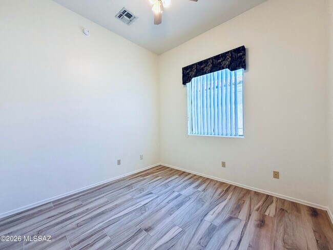 Building Photo - 5206 N Canyon Rise Pl
