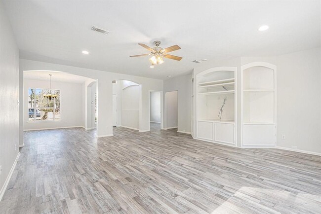 Building Photo - 907 Hinsdale