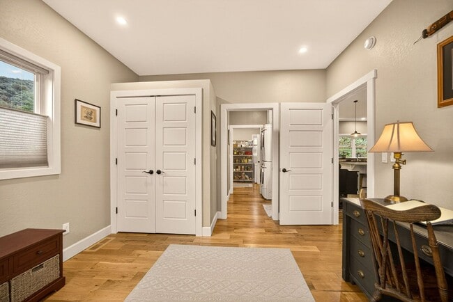 Building Photo - 860 Humbug Creek Rd