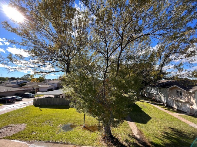 Building Photo - 12829 High Star Dr