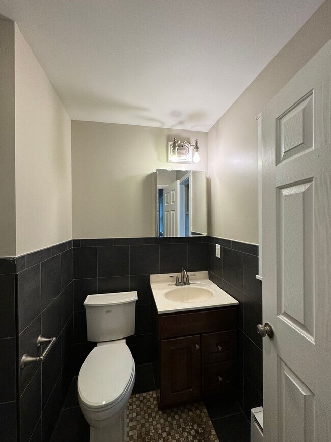 Building Photo - 400 Front St