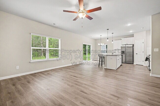 Building Photo - 2132 Clapham Ct