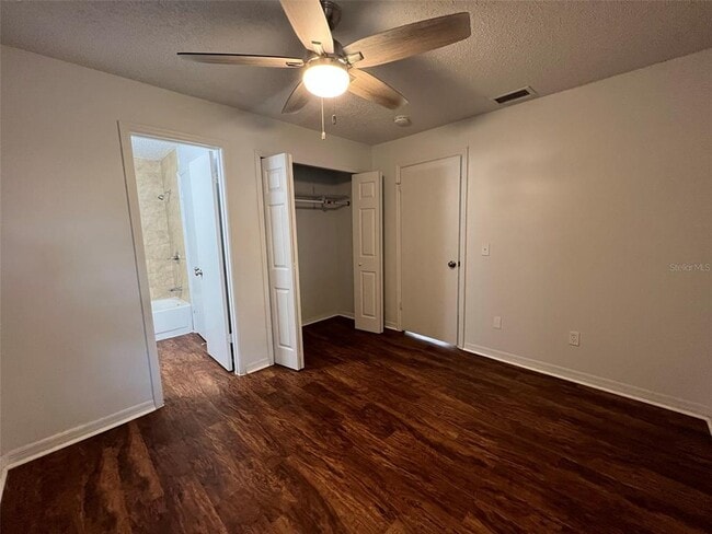 Building Photo - 3151 Bloomingdale Villas Ct