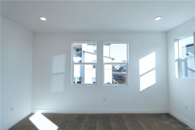 Building Photo - 418 Lobata