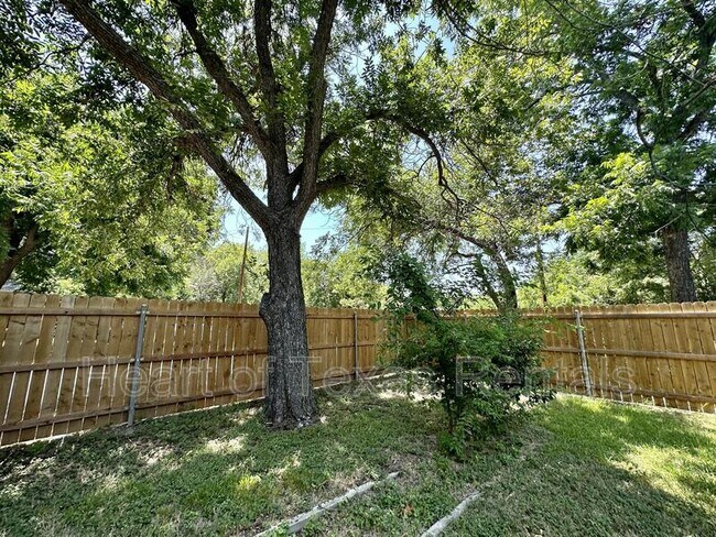 Building Photo - 1821 Live Oak Ave