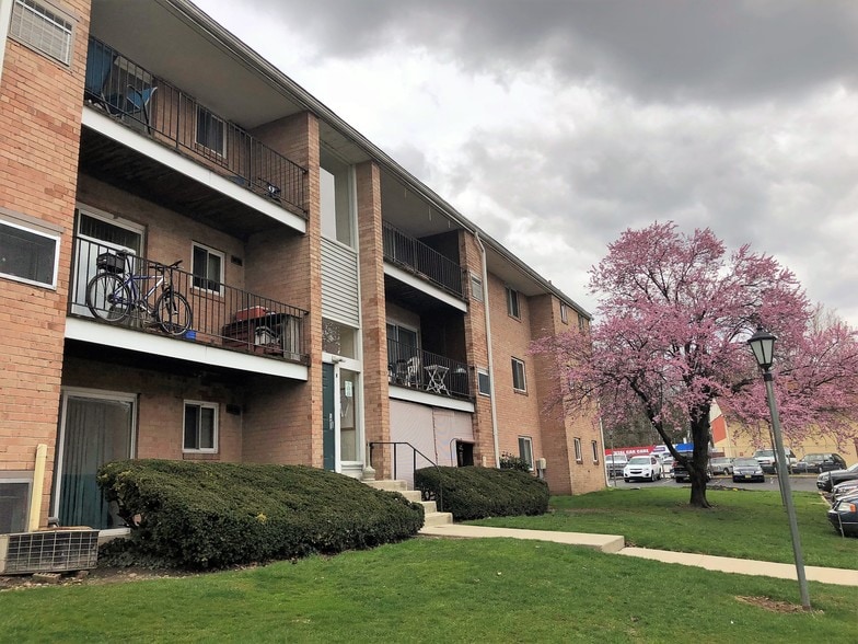 Canal House Apartments 126 E Maple Ave Morrisville PA 19067