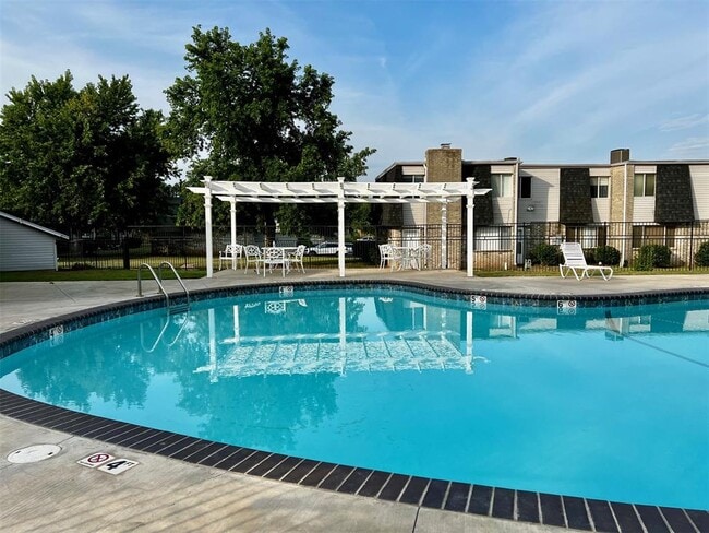 Building Photo - 214 Justin Dr