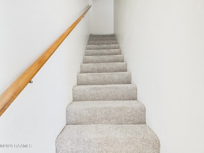 Building Photo - 112 Country Ln