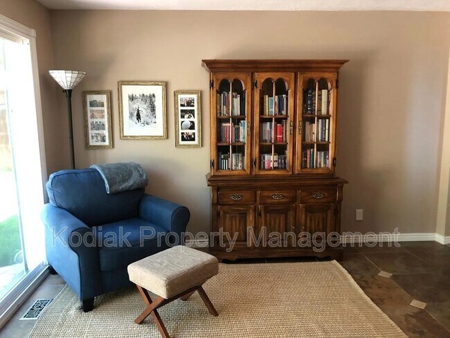 Building Photo - 3397 Eastwood Dr