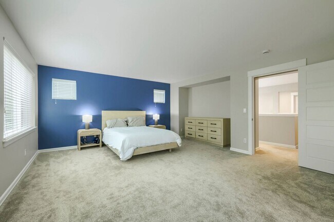 Building Photo - 5bd/3.5ba Bellevue Hoome