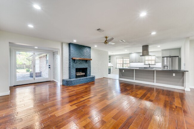 Building Photo - Extraordinary Irving Home on Quiet cul-de-sac!
