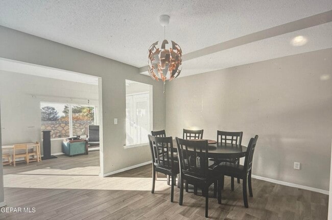 Building Photo - 601 Alta Cumbre Pl