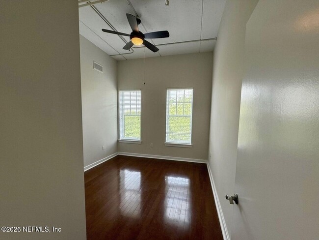 Building Photo - 1661 Riverside Ave