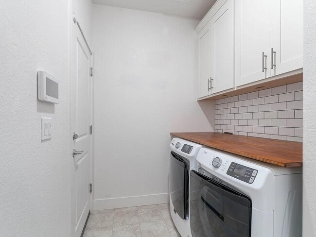 Building Photo - 8333 Kyler Rd