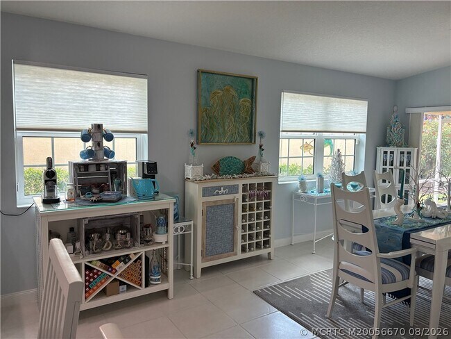 Building Photo - 9097 SE Retreat Dr