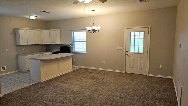 Building Photo - 16 Brenda Ln