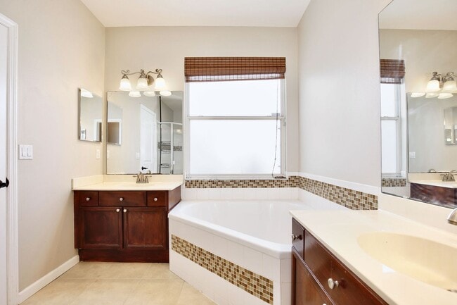 Building Photo - 15601 Bay Vista Dr