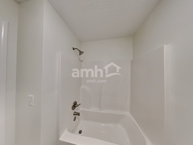 Building Photo - 3331 Foxside Ln