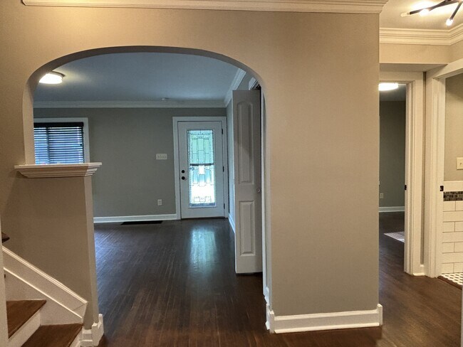 Building Photo - 1024 Kessler