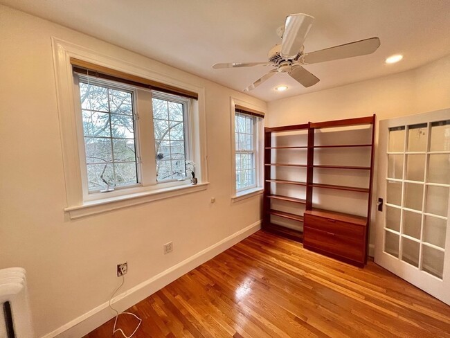 Building Photo - 41 Linnaean St