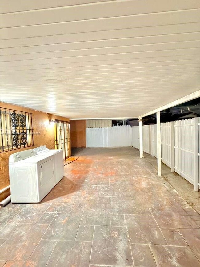 Building Photo - 2528 W 65th St