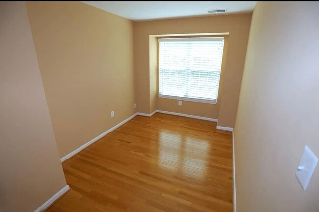 Building Photo - Updated North Bethesda Townhome — 3 Bedroo...
