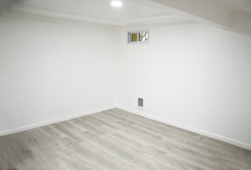 Building Photo - 2350 Baldwin Ave