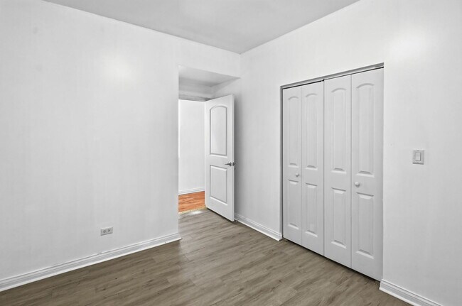 Building Photo - 1342 E 73rd St