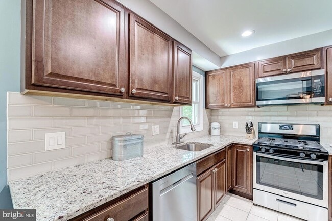 Building Photo - 7806 Jansen Dr