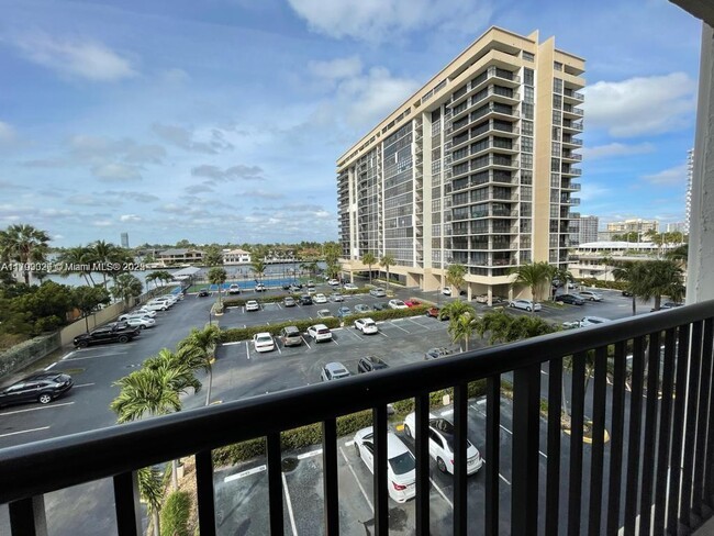 Building Photo - 2049 S Ocean Dr