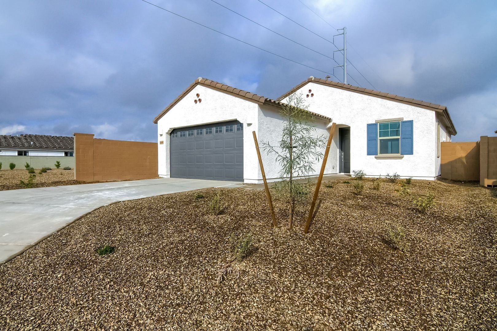 Building Photo - 16894 W Evergreen Rd