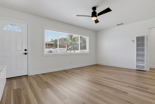 Building Photo - Beautifully Updated 3-Bedroom Home with Large Yard, Garage & Included Appliances!