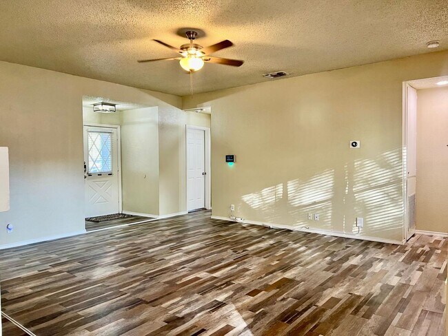 Building Photo - 207 Canoga Park Dr