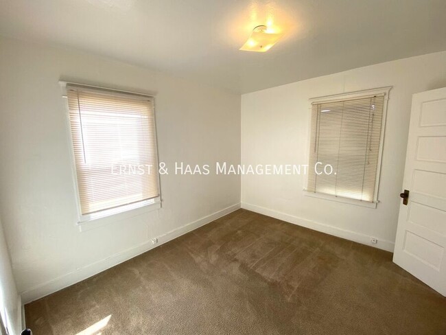 Building Photo - 317 1/2  Temple Ave.-