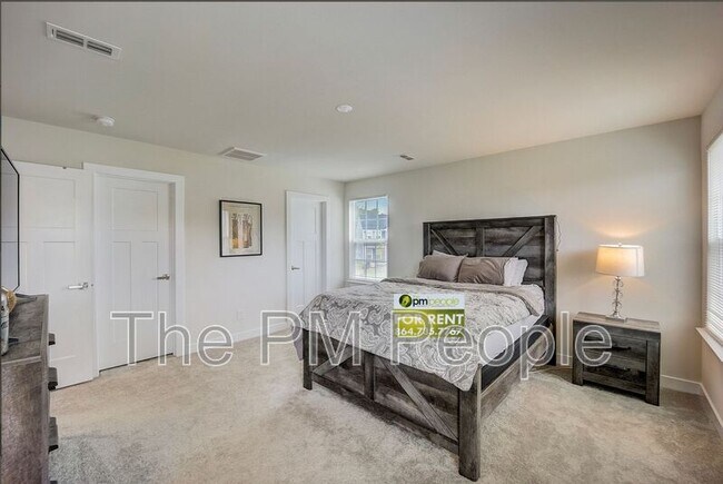 Building Photo - 32 Wiltshire Cir
