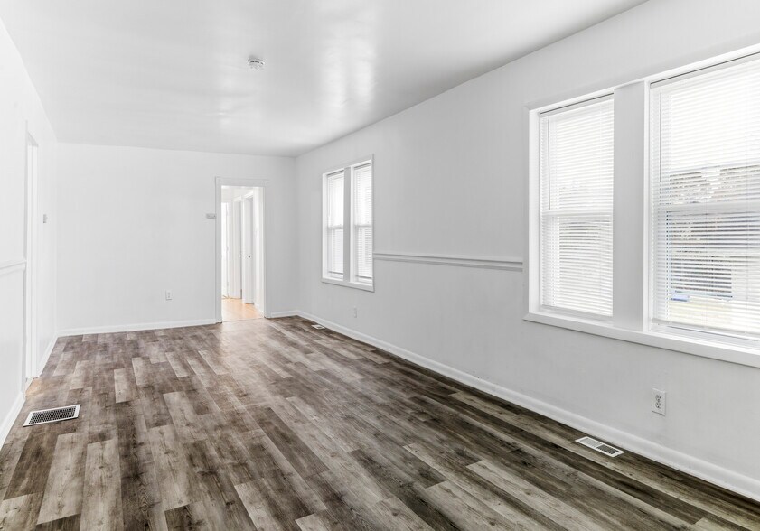 Building Photo - 107 River Rd Dr