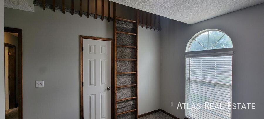 Building Photo - 205 NW Almond