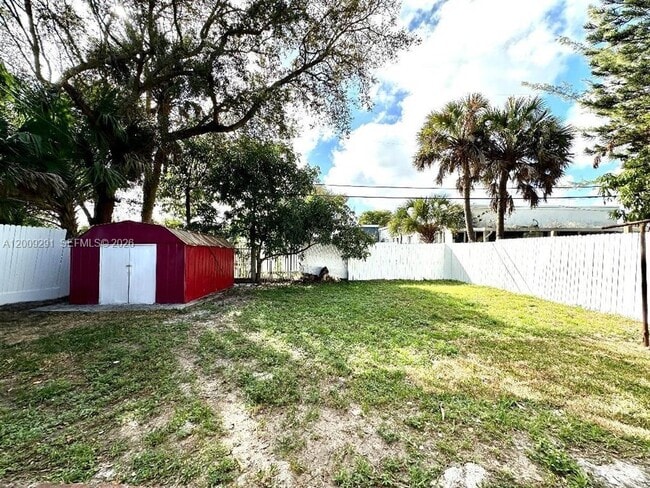 Building Photo - 525 NW 15th Terrace