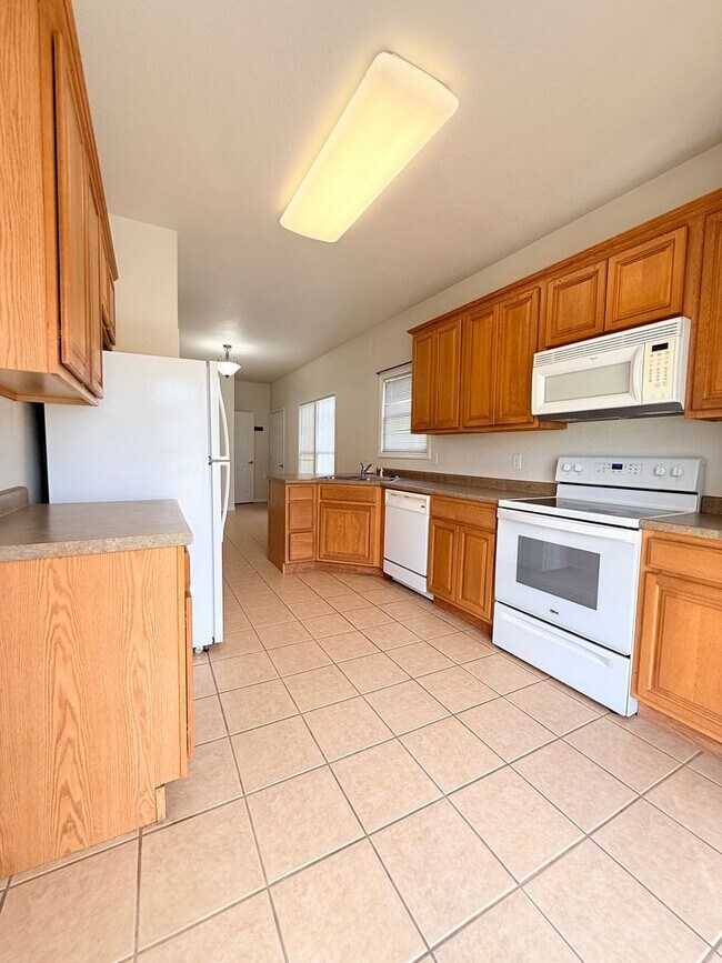 Building Photo - 927-MF2-E2