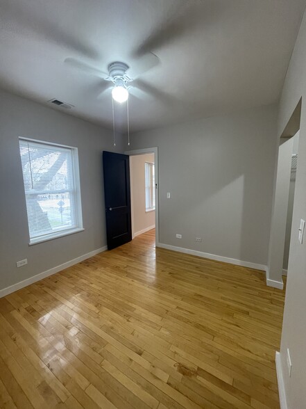 Building Photo - 3756 W Windsor Ave
