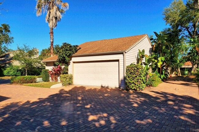 Building Photo - Single family home in Winter Park! Availab...