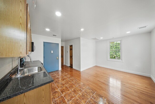 Building Photo - 14 Yankee Pl