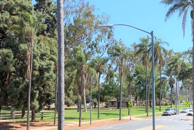 Building Photo - Mid-Century Modern Condo with Views of Balboa Park - 2 Bed x 2 Bath with Parking