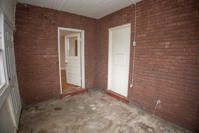 Building Photo - 927 E Dunklin St