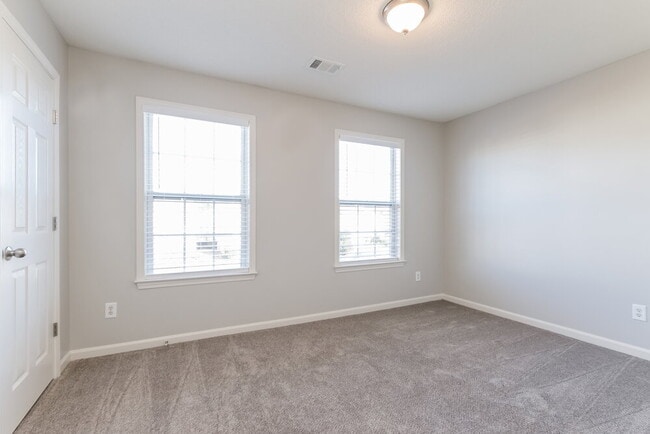 Building Photo - 1631 Heyford Cir